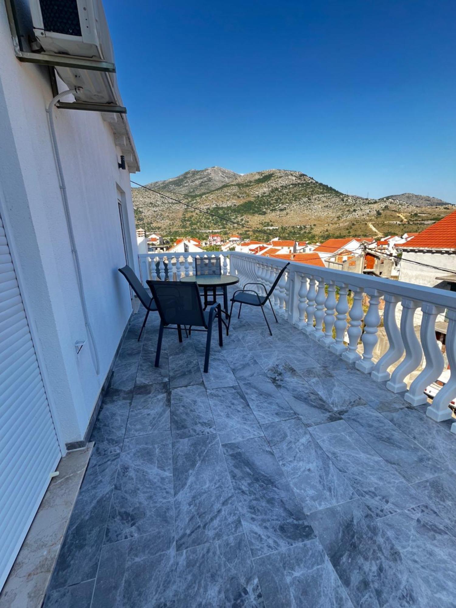 Twin Apartments Ivanica エクステリア 写真